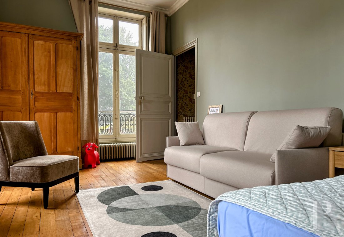 En Saône-et-Loire, au cœur de la ville d’Autun, une demeure d’inspiration palladienne dans un parc de près d’un hectare - photo  n°14